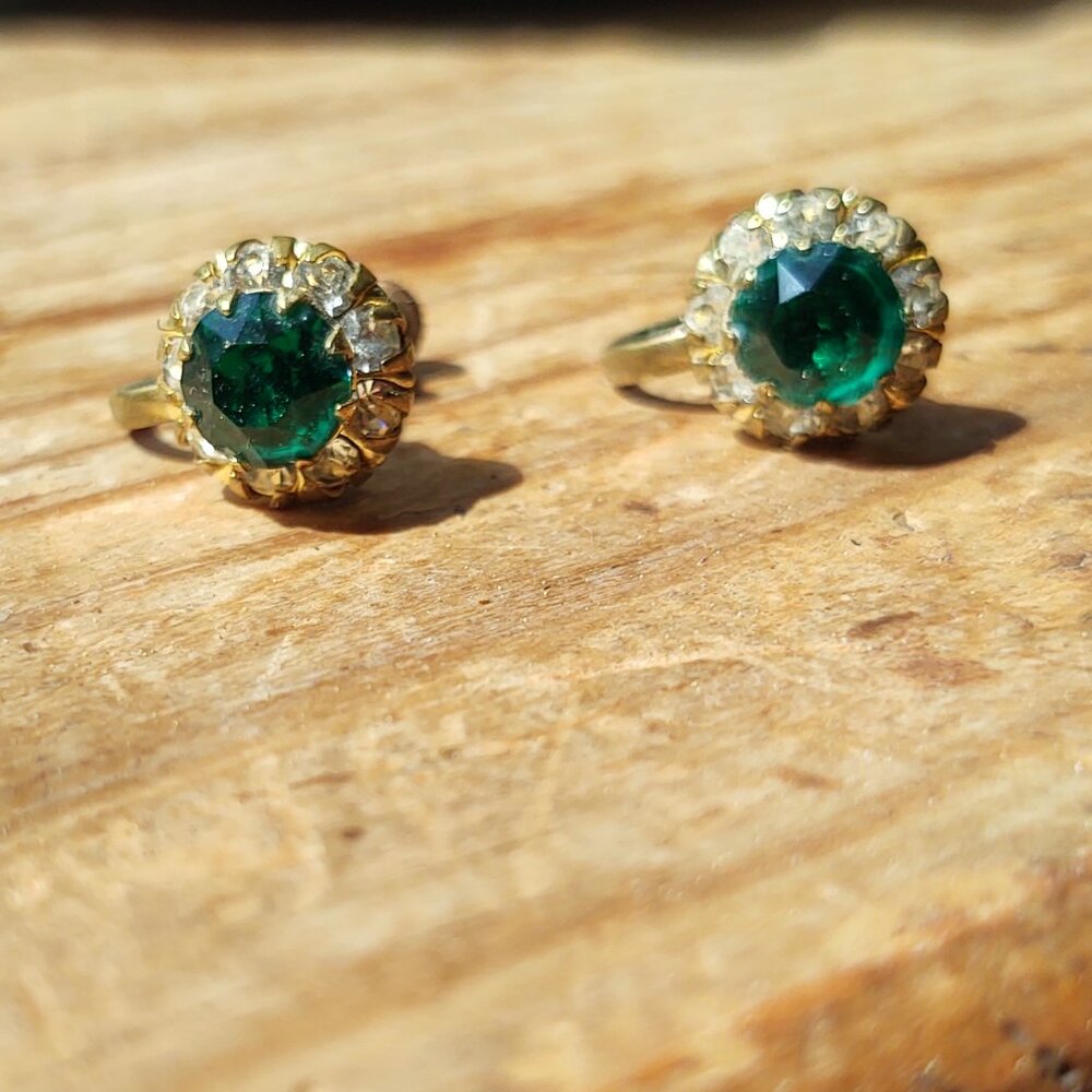EMERALD DIAMOND CUT RHINESTONE SCREW BACK MID CENTURY COSTUME JEWELRY